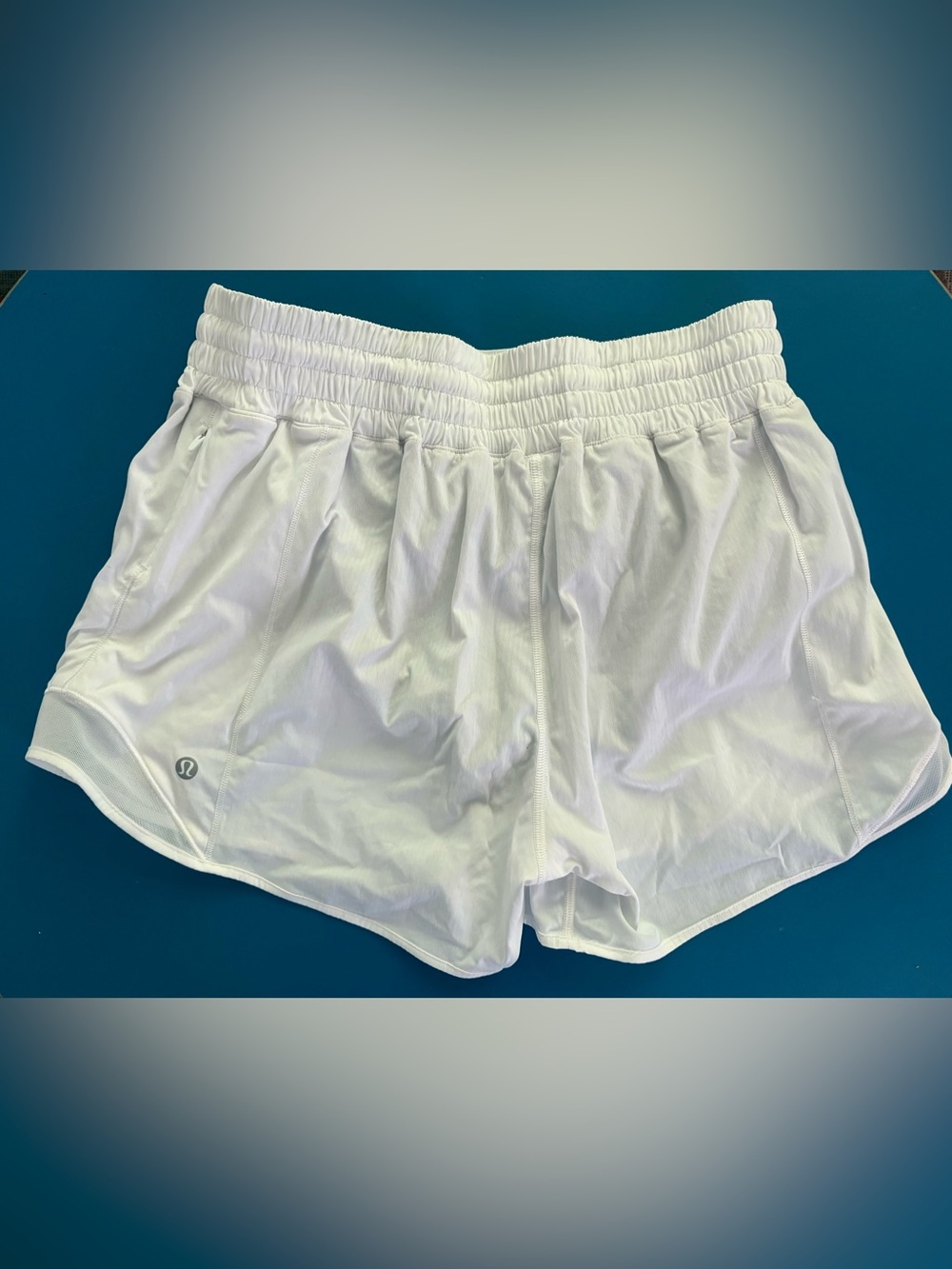 Lululemon Hotty Hot Liner White Short  Size 8 High-Rise 4" Inseam Athleticwear